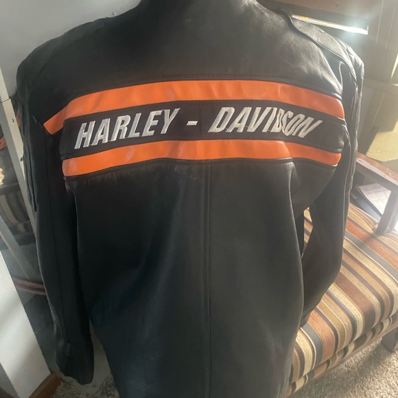 Woman’s Harley Davidson Jacket 2X - Picture 3 of 6
